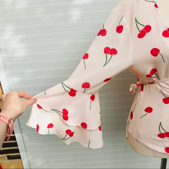HERE COMES THE SUN Pink Wrap Blouse Bell Sleeves Cherry Casual Size 8 - Picture 2 of 8
